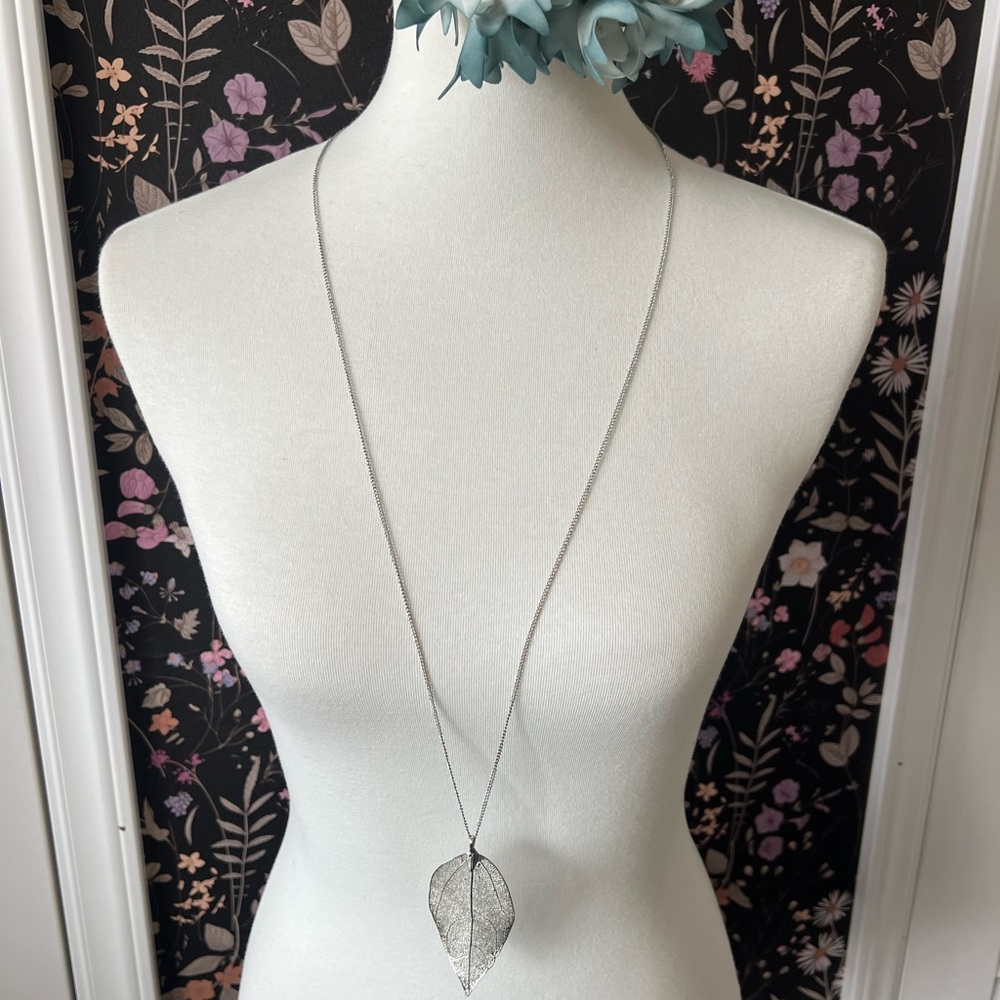 Silver Leaf Pendant Necklace
